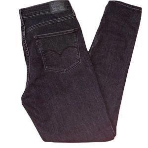 Black wash Levi’s 721 high rise skinny